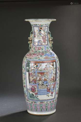 Grand vase en porcelaine de Canton<br />
CHINE, début du XXe...