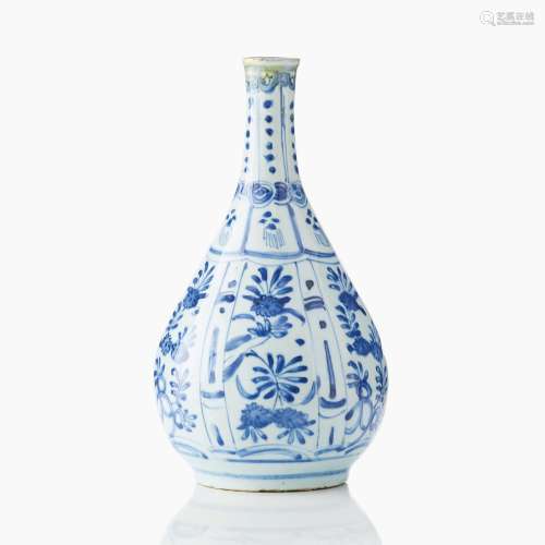 A Chinese ’Kraak’ Bottle Vase