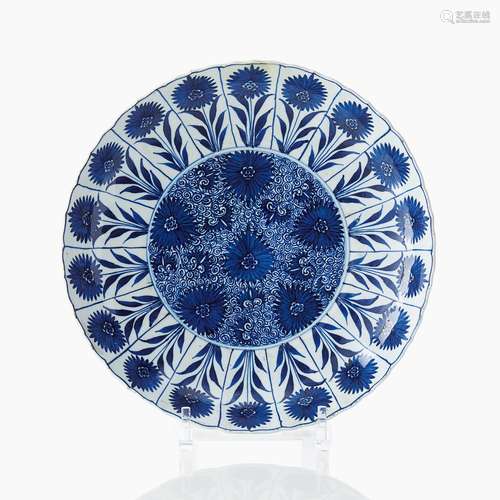 A Chinese Blue and White Aster Pattern Plate