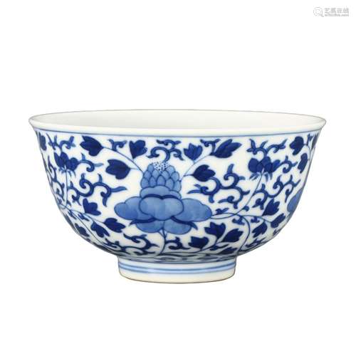 A BLUE AND WHITE FLORAL BOWL