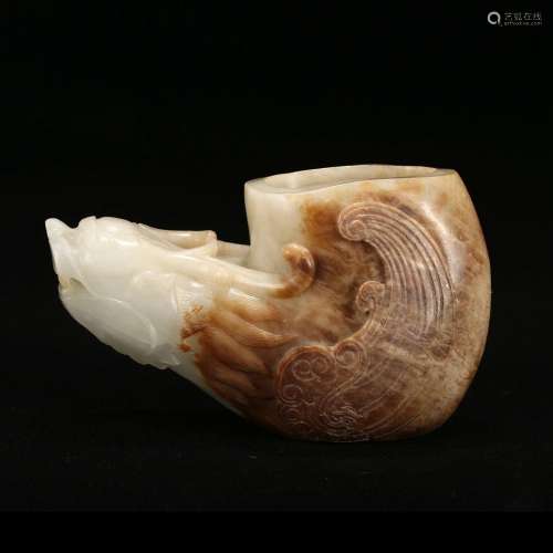 A WHITE AND RUSSET JADE 'DRAGON' CUP