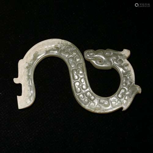 A WHITE JADE DRAGON PENDANT