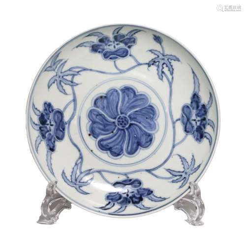 A BLUE AND WHITE 'LOTUS SCROLLS' DISH