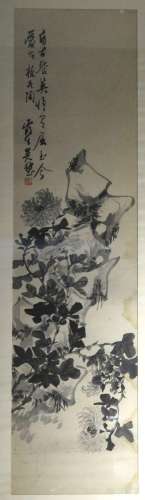 Tusche auf Papier, 127 x 33 cm. Chrysanthemen an Taihu Felse...