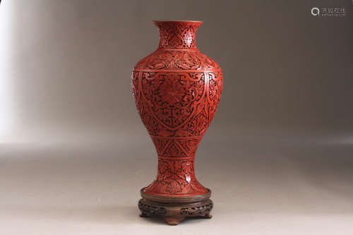 銅胎剔紅花卉紋花瓶