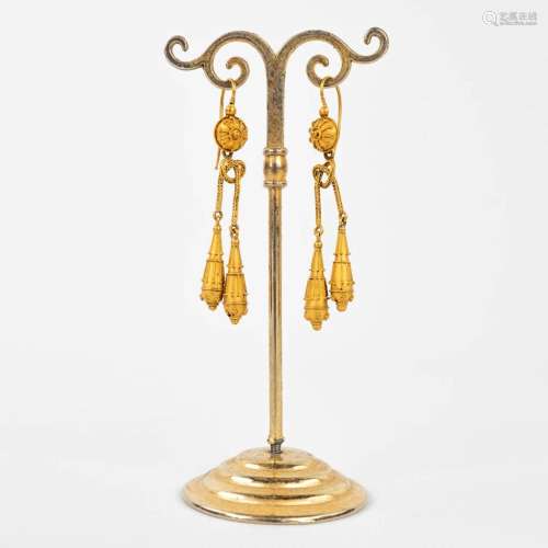 A pair of antique Victorian earrings, made of 18 kt gold. 3,...