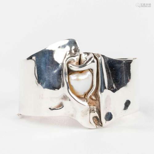 Jean-Pierre DE SAEDELEER (1946) 'Bracelet with pearl', made ...
