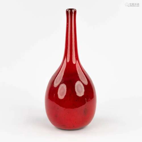 Elisabeth VANDEWEGHE (XX-XXI) 'Red Vase' made of glazed cera...