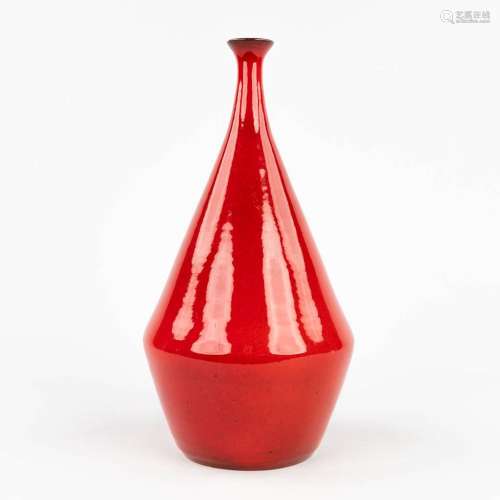 Léon GOOSSENS (XX) 'Red vase made of glazed ceramics. Not ma...