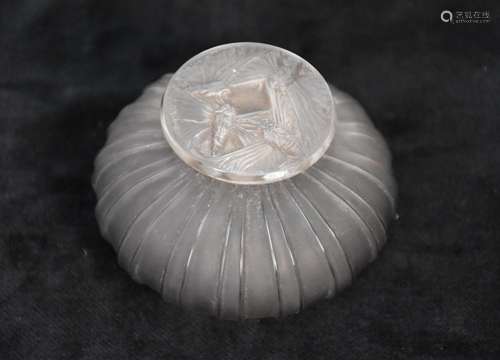 LALIQUE René(1860 - 1945)<br />
Flacon « A côtes, bouchon pa...