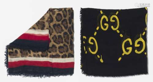 Gucci, 1 foulard motif léopard en mousseline de soie, 1 foul...