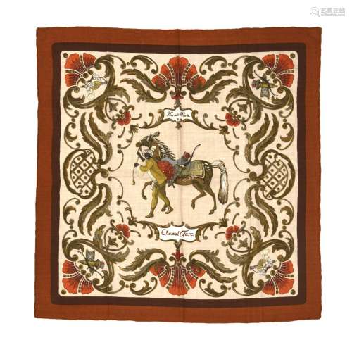 Hermès, carré en laine et cachemire: Cheval Turc, bord roux,...