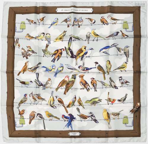 Hermès, carré en twill de soie imprimé: Les oiseaux des cham...