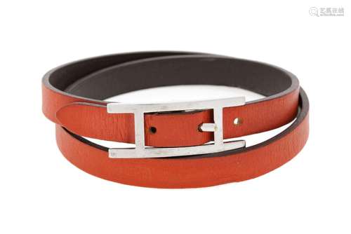 Hermès, bracelet Behapi en cuir de veau réversible rouge bri...