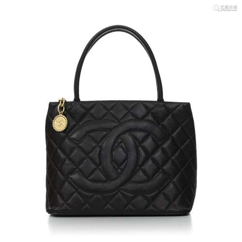 Chanel, sac Rue Cambon Shopping en cuir caviar marron matela...