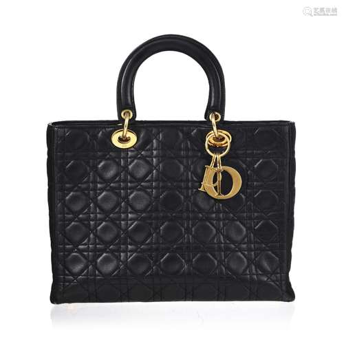 Christian Dior, sac Lady Dior en cuir matelassé cannage, cha...