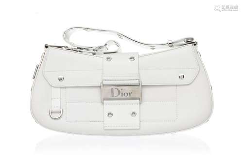 Christian Dior, sac Street Chic en cuir blanc grainé, boucle...