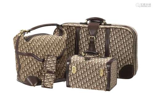 Christian Dior, set de luggage en toile monogram et cuir mar...