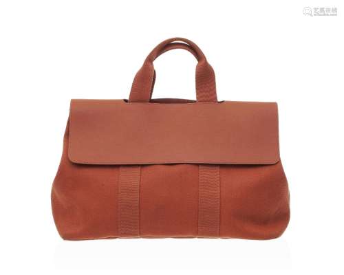 Hermès, sac Valparaiso MM en toile chevrons et cuir orange, ...