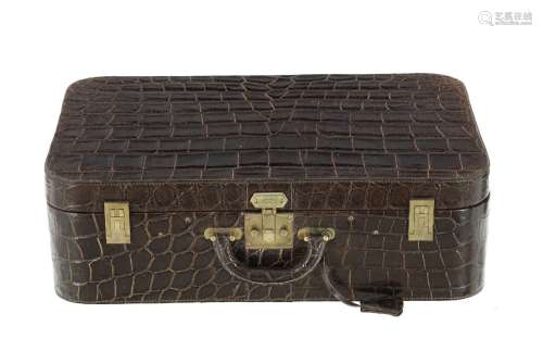 Hermès, valise en alligator havane, intérieur avec 3 compart...