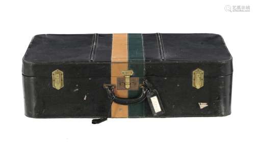 Hermès, valise vintage en cuir grainé noir appliqué de 2 ban...