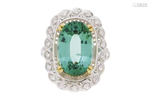 Bague 2 ors 750 sertie d'une tourmaline verte taille ovale e...