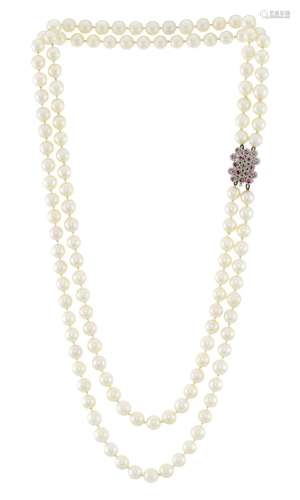 Collier 2 rangs de perles de culture blanches, fermoir en or...