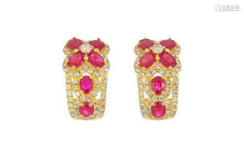 Paire de boucles d'oreilles or 750 serties de rubis taille o...