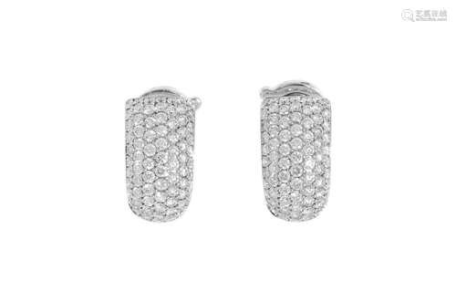 Paire de boucles d'oreilles or gris 750 pavées de diamants t...