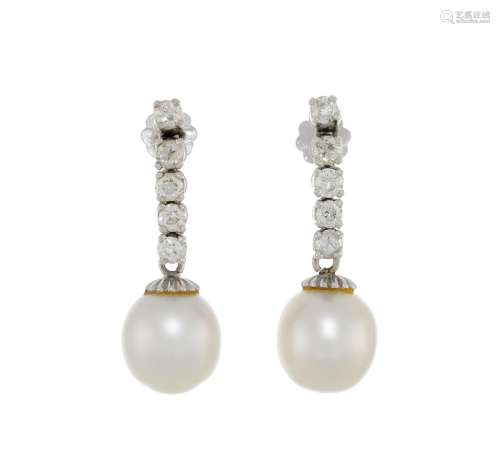 Paire de pendants d'oreilles or gris 750 ornés de perles de ...