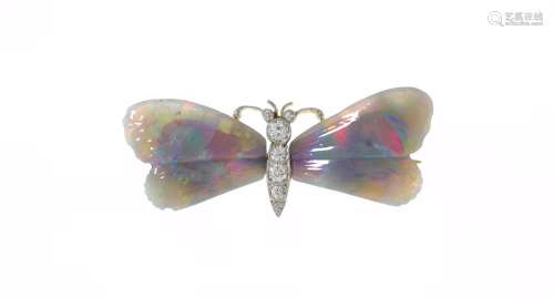 Broche papillon 2 ors 750, les ailes en opales gravées et le...