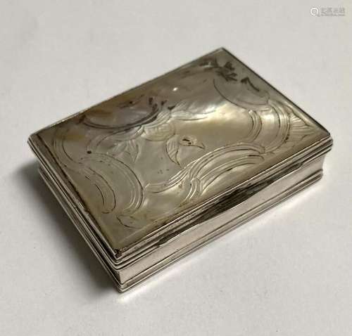 Petite BOITE rectangulaire en argent ornée de deux plaques d...