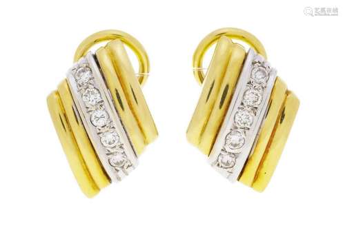 Paire de clips d'oreilles 2 ors 750 sertis de diamants taill...