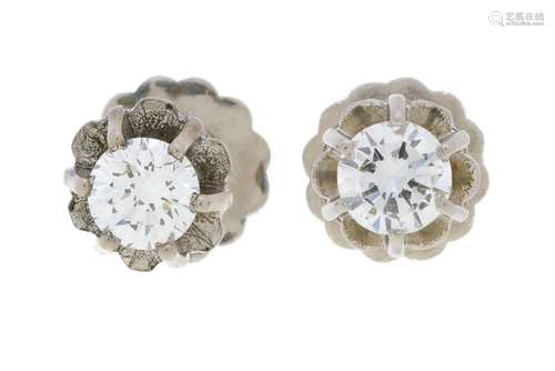 Paire de clous d'oreilles or gris 750 sertis de diamants de ...