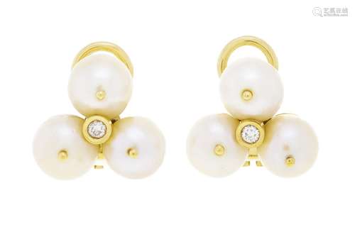 Paire de clips d'oreilles or 750 sertis de perles de culture...