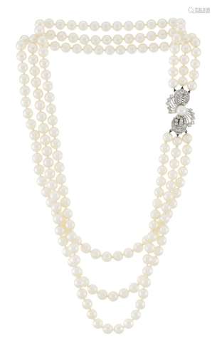 Collier 3 rangs de perles de culture blanches, fermoir or gr...