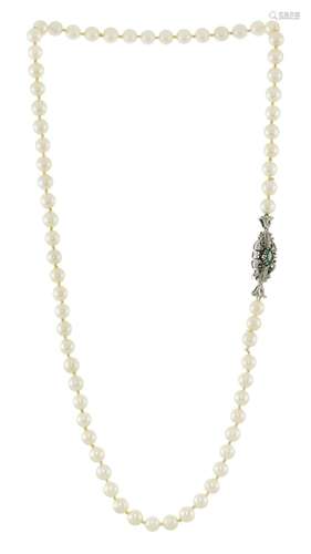 Collier 1 rang de perles de culture blanches, fermoir or gri...