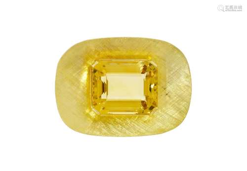 Broche or 750 texturé sertie d'une citrine taille émeraude