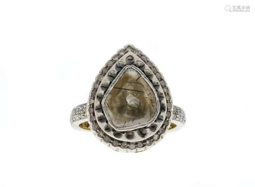 Bague Indienne argent ornée d'un diamant plat foilback et se...