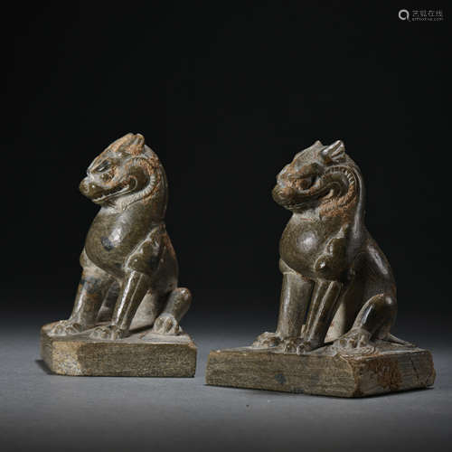 PAIR OF CHINESE TANG DYNASTY LEOPARD SPOT JADE LIONS