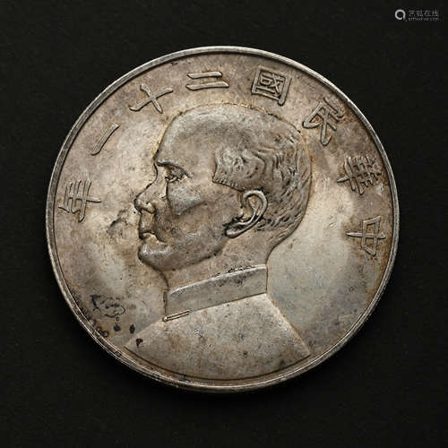 CHINESE 20TH CENTURY STERLING SILVER COIN