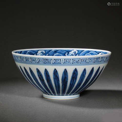 CHINESE MING DYNASTY BLUE AND WHITE BOWL