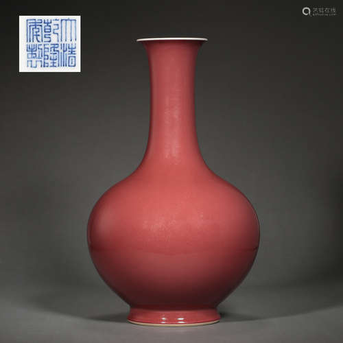 CHINESE RED GLAZED LONG-NECKED VASE FROM QING DYNASTY