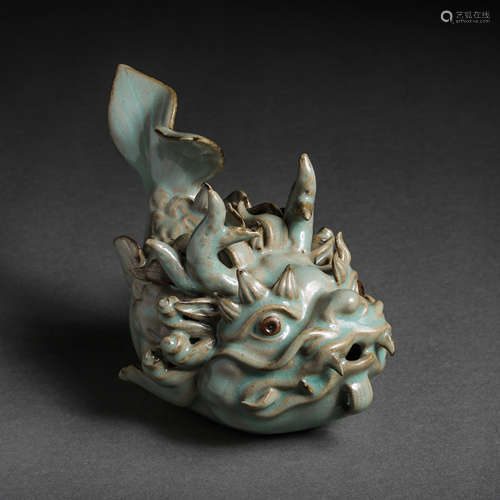 CELADON FISH FROM SOUTHERN SONG DYNASTY OF CHINA