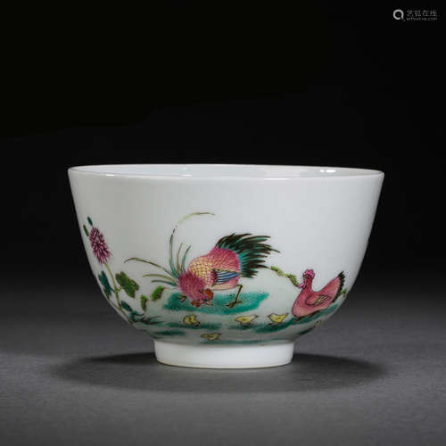 A PAIR OF CHINESE PASTEL BOWLS FROM QING DYNASTY