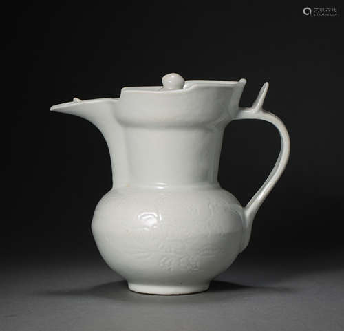 CHINESE MING DYNASTY WHITE GLAZE EWER