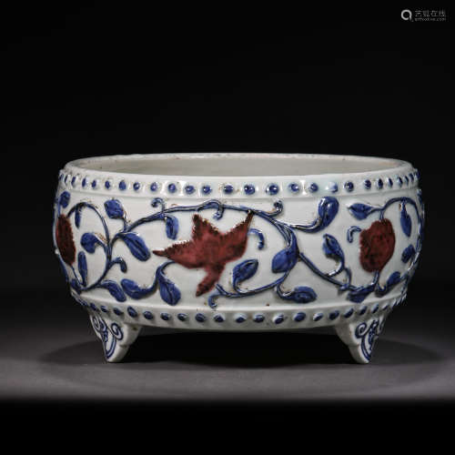 CHINESE YUAN DYNASTY BLUE AND WHITE UNDERGLAZED RED THREE-LE...