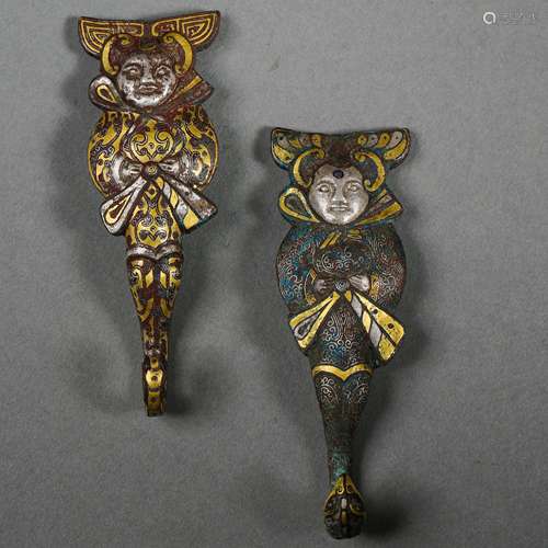 A PAIR OF CHINESE WARRING STATES PERIOD FIGURES BELT HOOKS I...