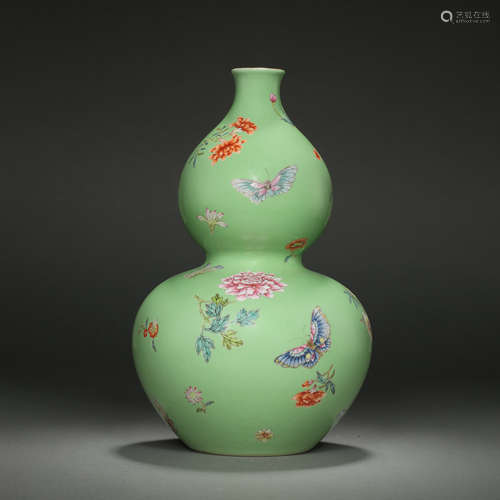 CHINESE PASTEL GOURD BOTTLE FROM QING DYNASTY