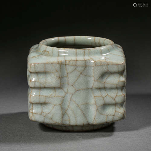 CELADON CONG BOTTLE FROM THE SOUTHERN SONG DYNASTY